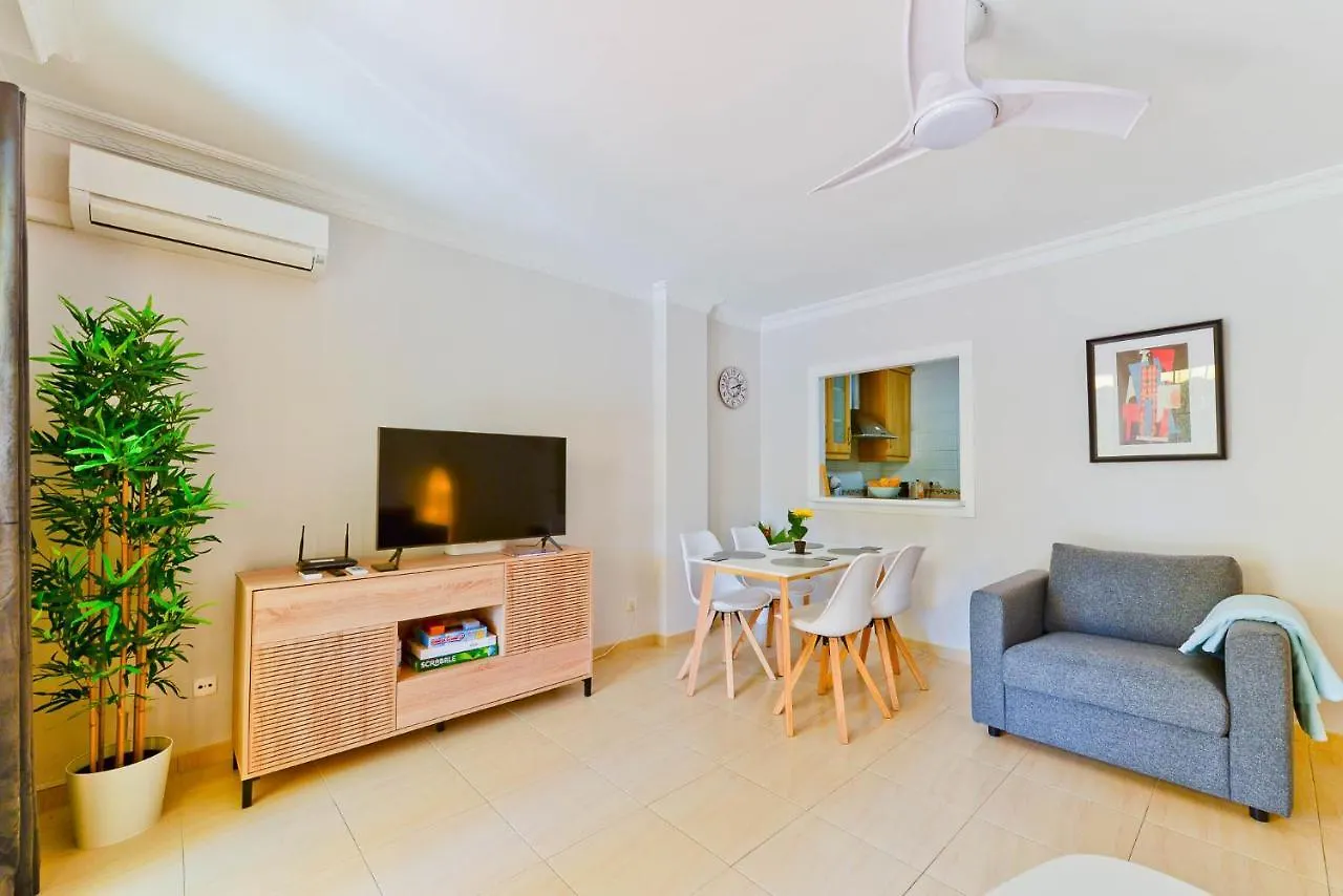 Refurbished 2-Bed Apartment Burriana Beach. Nerja
