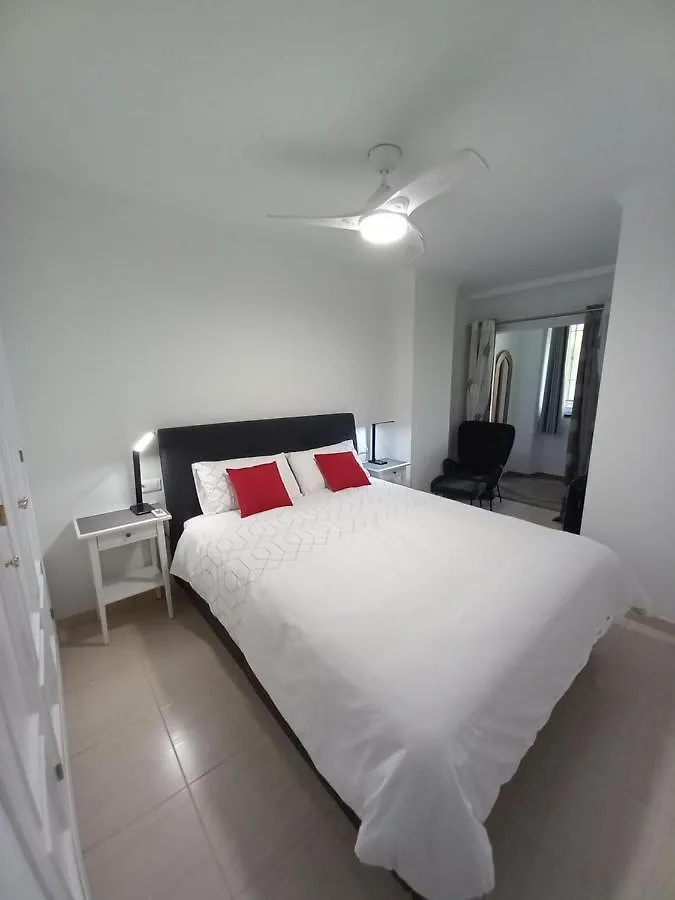 Refurbished 2-Bed Apartment Burriana Beach. Nerja